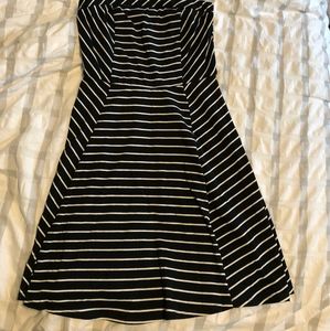 Strapless fit & flare black & white striped dress